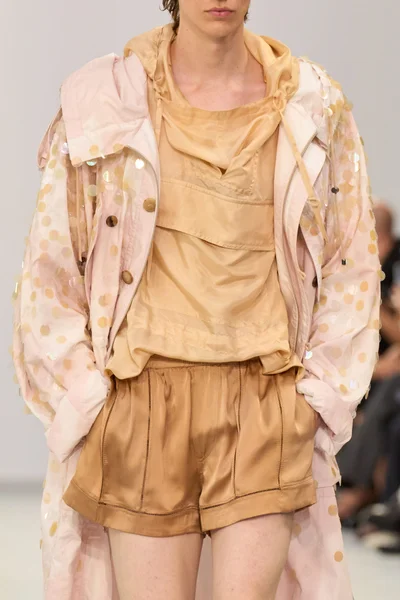 Look 24